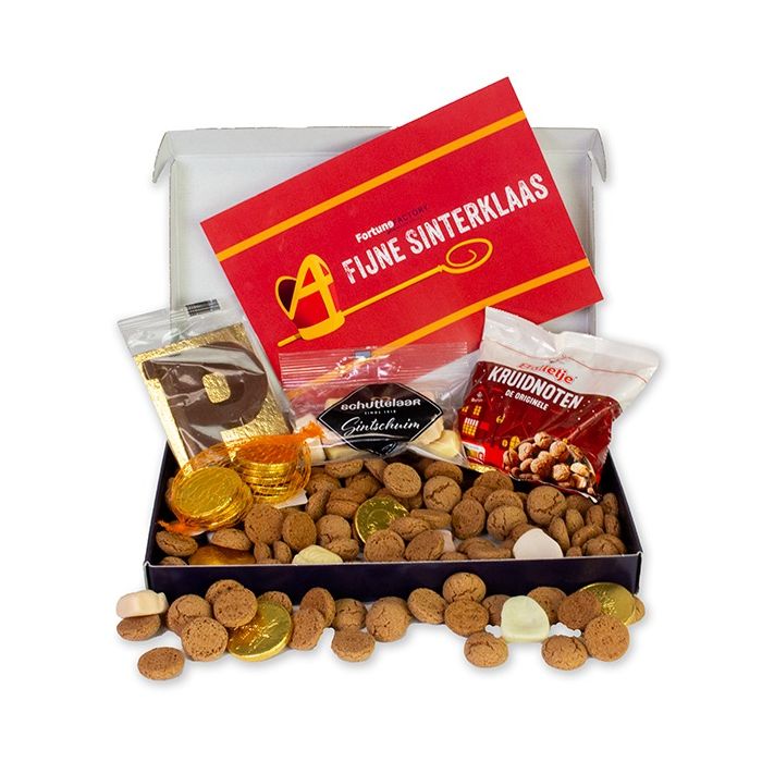 Sinterklaaslekkernijen in verzenddoosje open