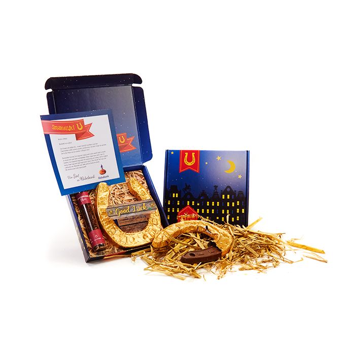 Verzenddoosje met hoefijzer, thee en kaart