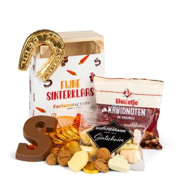 Houten kistje met snoepgoed